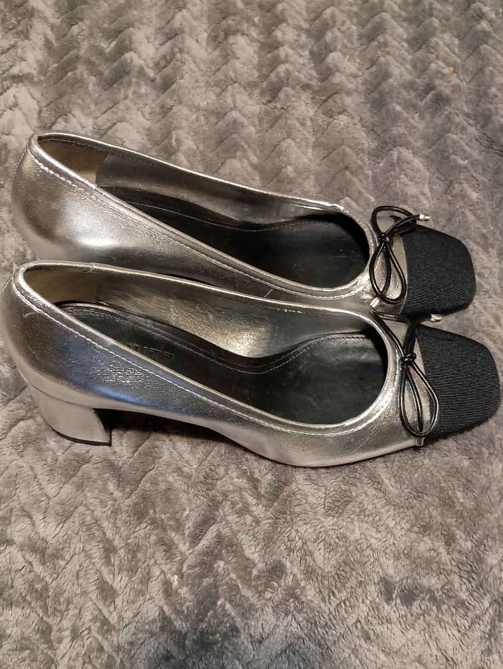 NWT Schutz ARISSA BLOCK MULTI HEELS/Metallic Silver & Black, Womens Size US 5B